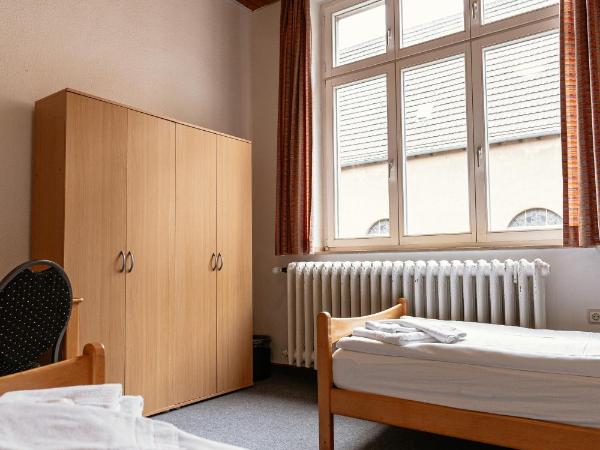 Tagungs und Gästehaus St Georg : photo 5 de la chambre chambre lits jumeaux avec salle de bains