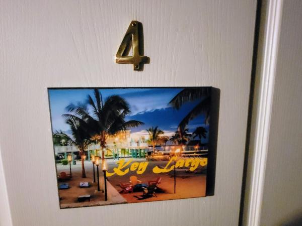 Kokomo INN Bed and Breakfast Ottawa-Gatineau's Only Tropical Riverfront B&B on the National Capital Cycling Pathway Route Verte #1 - for Adults Only - Chambre d'hôtes tropical aux berges des Outaouais BnB #17542O : photo 8 de la chambre studio lit queen-size de luxe 