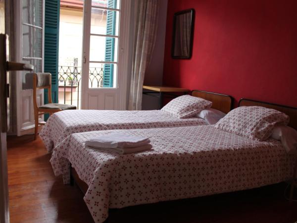 Pensión Manoli : photo 8 de la chambre chambre lits jumeaux Économique avec salle de bains commune