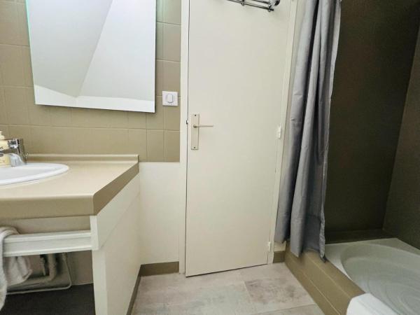 Castel Fleuri : photo 4 de la chambre petite chambre double mansardée