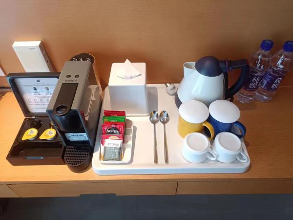 Holiday Inn Express Beijing Shijingshan Parkview, an IHG Hotel : photo 7 de la chambre suite queen avec vue sur le parc