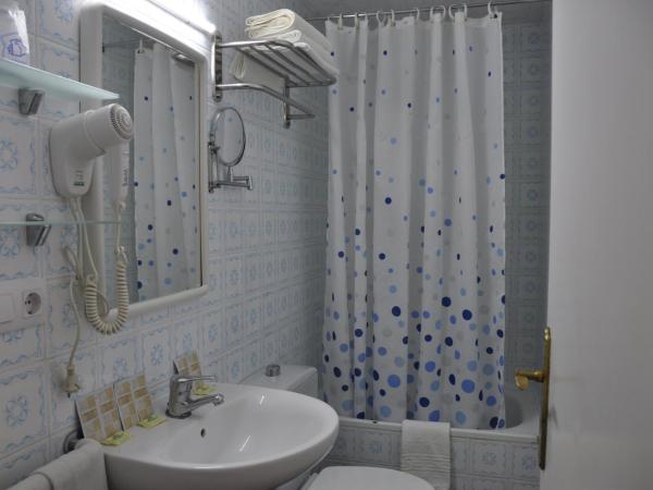 Hostal - Pensión El Amigo : photo 8 de la chambre chambre double ou lits jumeaux Économique