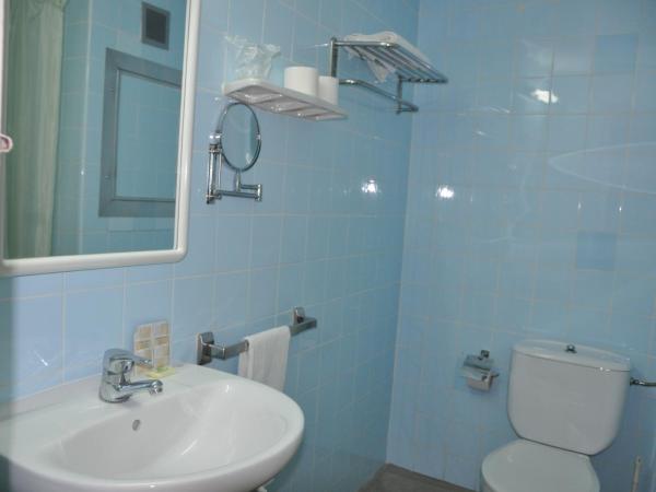 Hostal - Pensión El Amigo : photo 7 de la chambre chambre double ou lits jumeaux Économique