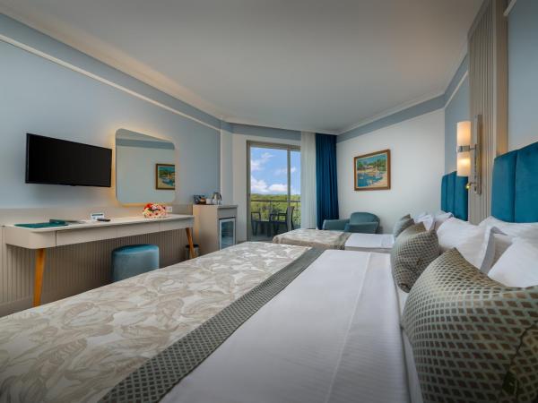 Pine Beach Belek : photo 3 de la chambre chambre double ou lits jumeaux - vue sur jardin