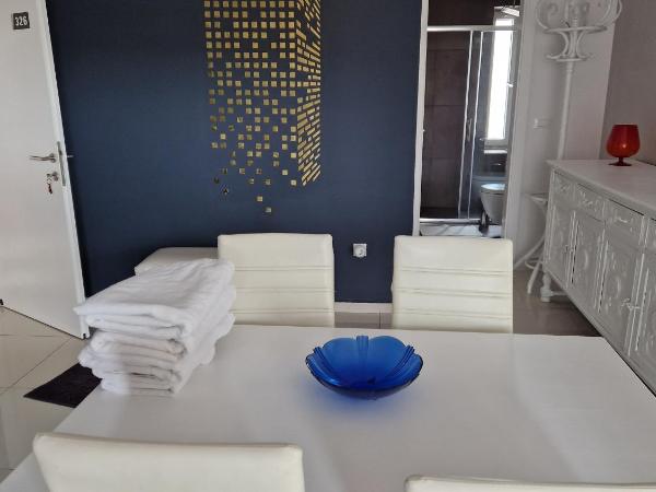 BASIC MANSION + (Mandalina-Šibenik) : photo 7 de la chambre appartement 2 chambres avec balcon et vue sur la mer 