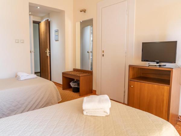 Four Seasons Hotel : photo 1 de la chambre 2 chambres lits jumeaux avec porte communicante