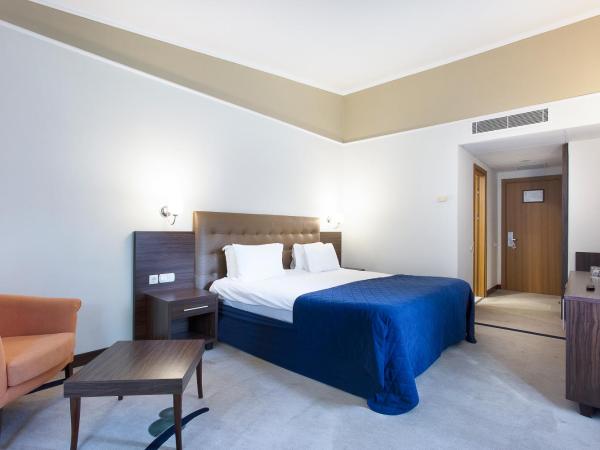 Pine Beach Belek : photo 2 de la chambre chambre double ou lits jumeaux avec lit d'appoint