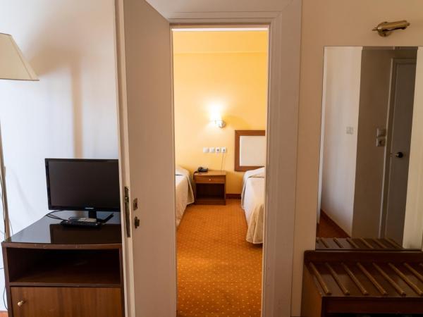 Four Seasons Hotel : photo 2 de la chambre 2 chambres lits jumeaux avec porte communicante