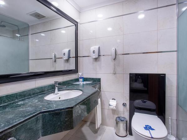 Pine Beach Belek : photo 1 de la chambre chambre familiale club jardin