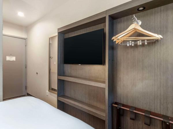 Comfort Inn Manhattan - Midtown West : photo 2 de la chambre chambre lit queen-size pour personnes à mobilité réduite - non-fumeurs