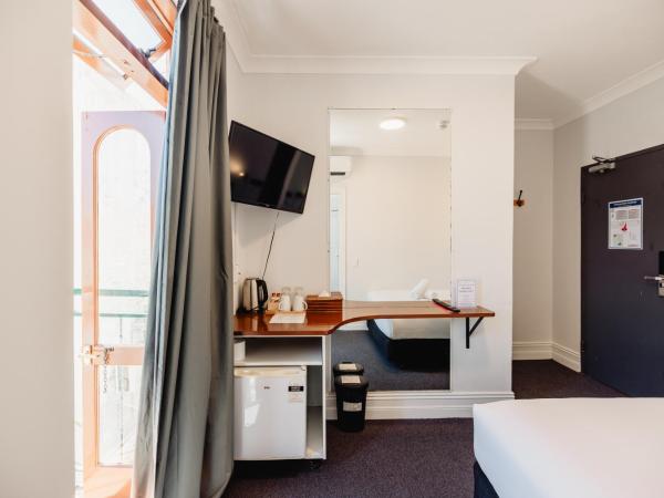 Newtown Cozy Stays : photo 5 de la chambre chambre double avec salle de bains privative