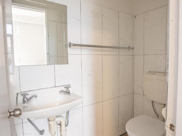 Newtown Cozy Stays : photo 10 de la chambre chambre double avec salle de bains privative