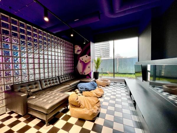 Chillout Dorm Cracow : photo 9 de la chambre chambre lits jumeaux avec salle de bains privative