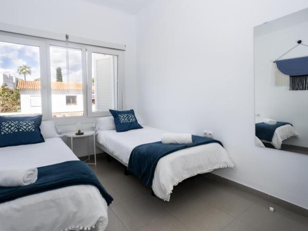 San Miguel 34 Rooms : photo 5 de la chambre chambre lits jumeaux avec salle de bains commune