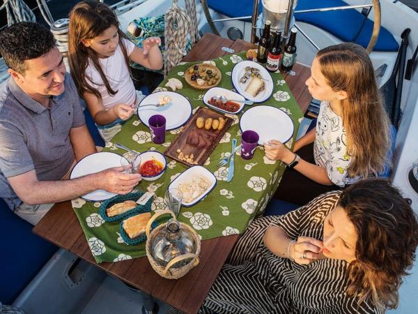 Valencia Sailing District - Barco para 5 en la Marina Norte : photo 4 de la chambre mobile home
