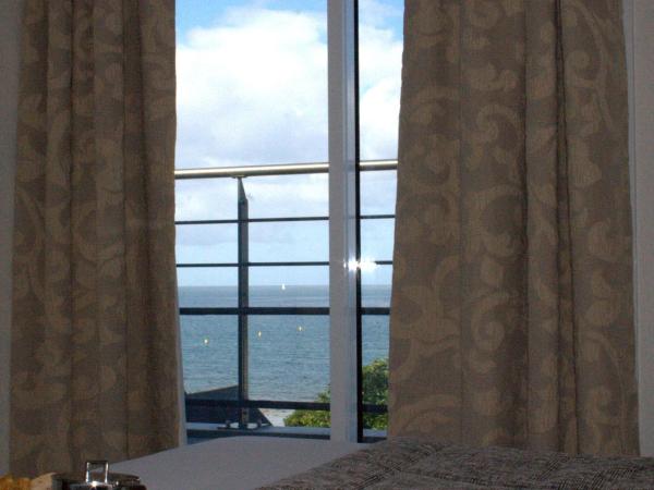 Thalasso Concarneau Spa Marin Resort : photo 10 de la chambre chambre double ou lits jumeaux supérieure avec vue latérale sur la mer

