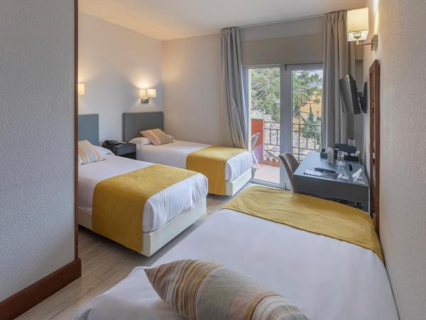 Soho Boutique Los Naranjos : photo 1 de la chambre chambre triple avec balcon