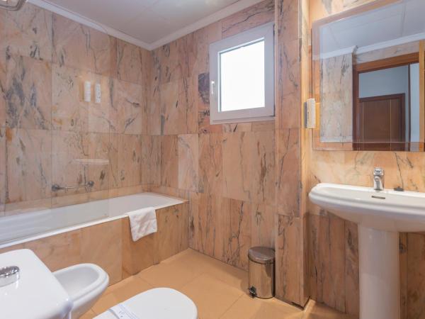 Soho Boutique Los Naranjos : photo 7 de la chambre chambre triple avec balcon