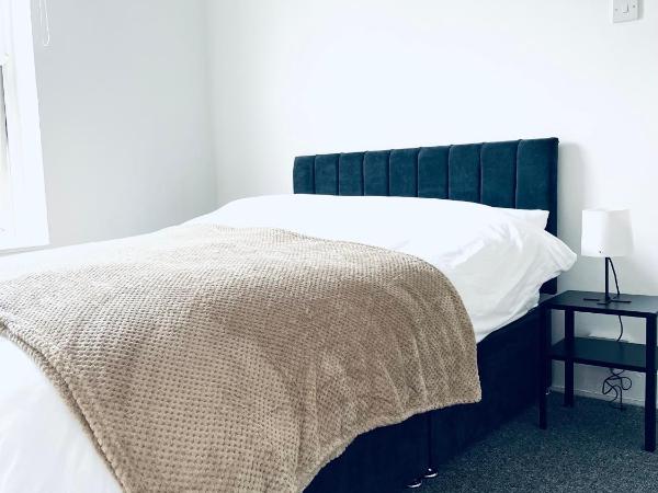 Simply Good Night l Anfield LFC : photo 8 de la chambre chambre double avec salle de bains commune