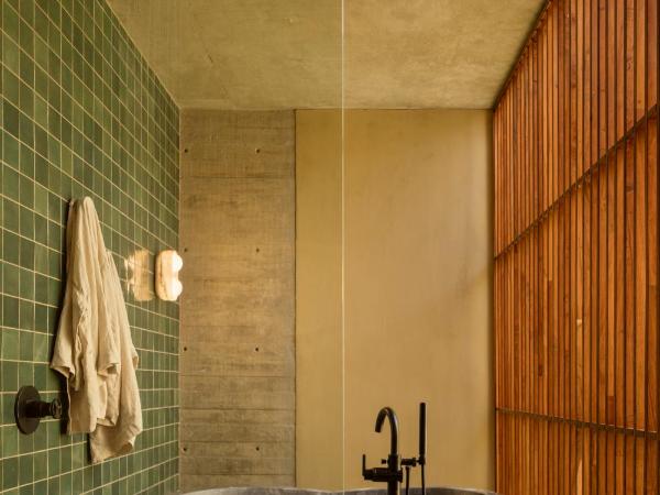 Ennea Hotel - Adults Only : photo 4 de la chambre suite supérieure avec baignoire