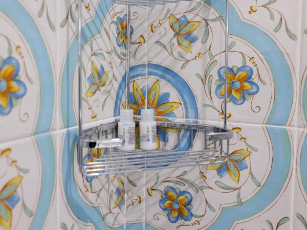 REDDIMUS Guest House : photo 3 de la chambre chambre double deluxe avec baignoire