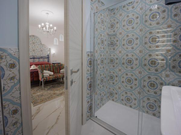 REDDIMUS Guest House : photo 7 de la chambre chambre double deluxe avec baignoire