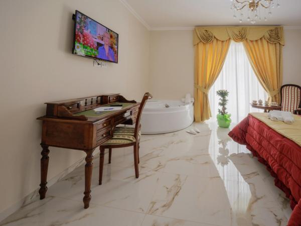 REDDIMUS Guest House : photo 4 de la chambre suite avec baignoire spa