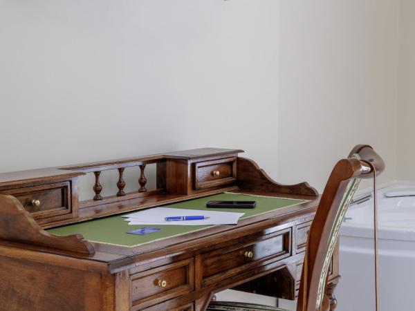 REDDIMUS Guest House : photo 7 de la chambre suite avec baignoire spa