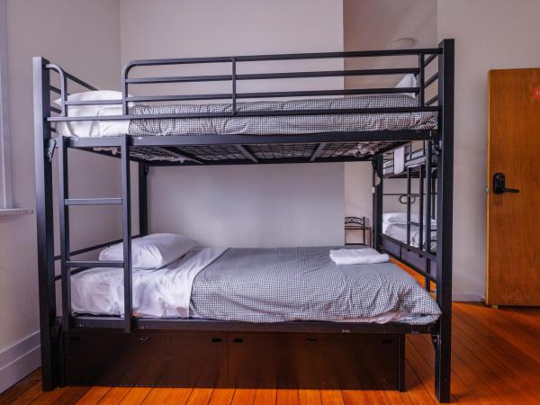 YHA Hobart Central : photo 2 de la chambre lit dans dortoir mixte de 6 lits