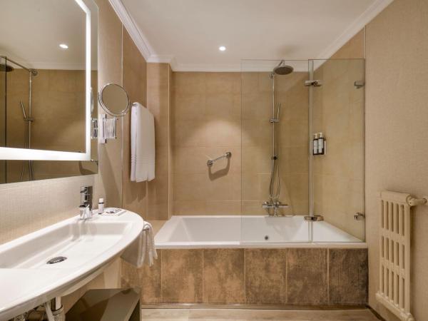 AC Hotel Carlton Madrid by Marriott : photo 5 de la chambre chambre lit queen-size standard