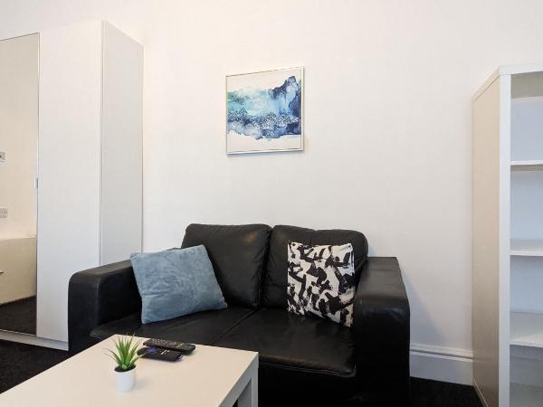 BARTON BEACHSIDE APARTMENTS - Free Parking, Modern Chic, Central Beach Location, Some Sea Views - Families Couples or Over 23 years : photo 7 de la chambre studio