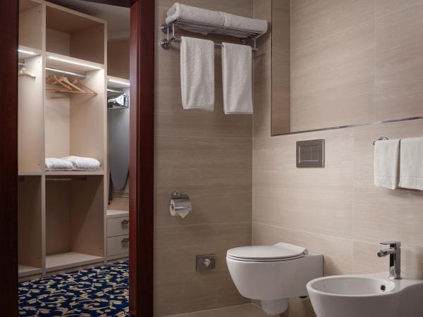 Grandhotel Nabokov : photo 6 de la chambre suite deluxe avec baignoire spa