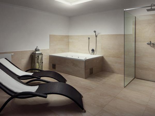 Grandhotel Nabokov : photo 8 de la chambre suite deluxe avec baignoire spa