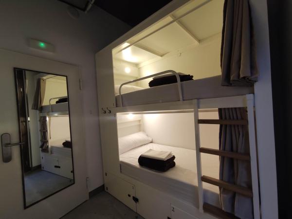 Black Swan Hostel Granada : photo 3 de la chambre lit dans un dortoir de 4 lits