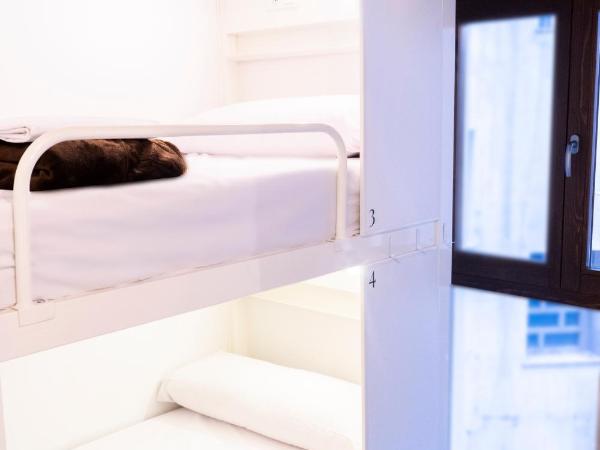 Black Swan Hostel Granada : photo 3 de la chambre lit dans dortoir mixte de 6 lits