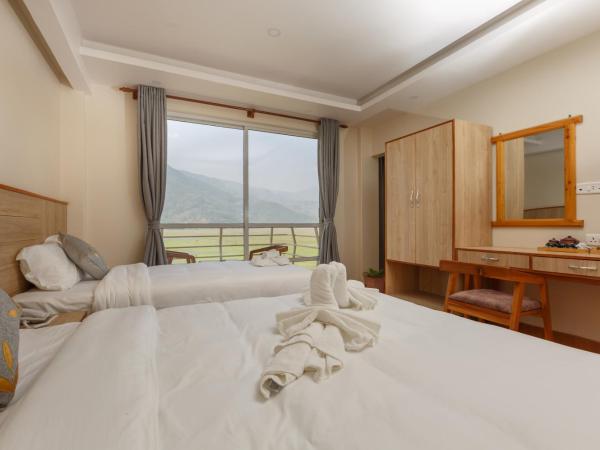 Samiyog Tourist Resort : photo 1 de la chambre chambre double – vue sur lac