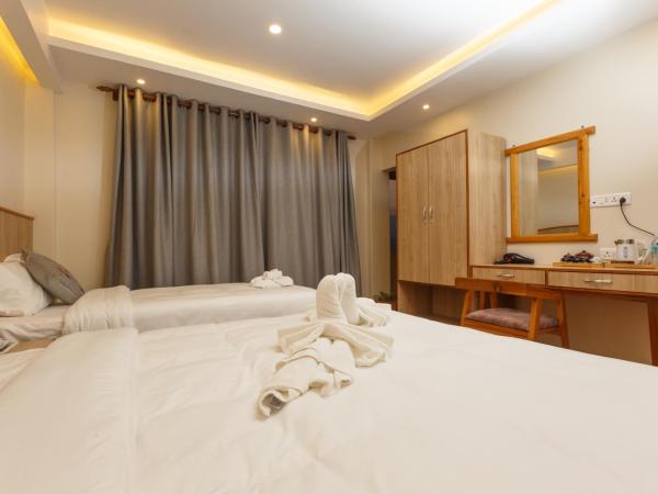 Samiyog Tourist Resort : photo 4 de la chambre chambre double – vue sur lac