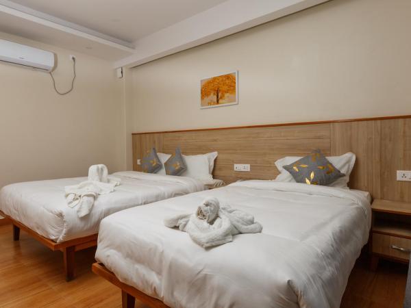 Samiyog Tourist Resort : photo 3 de la chambre chambre double – vue sur lac
