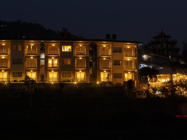 Samiyog Tourist Resort : photo 5 de la chambre chambre double – vue sur lac
