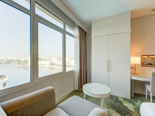 Copthorne Lakeview Hotel Dubai, Green Community : photo 2 de la chambre chambre lit king-size deluxe - vue sur lac