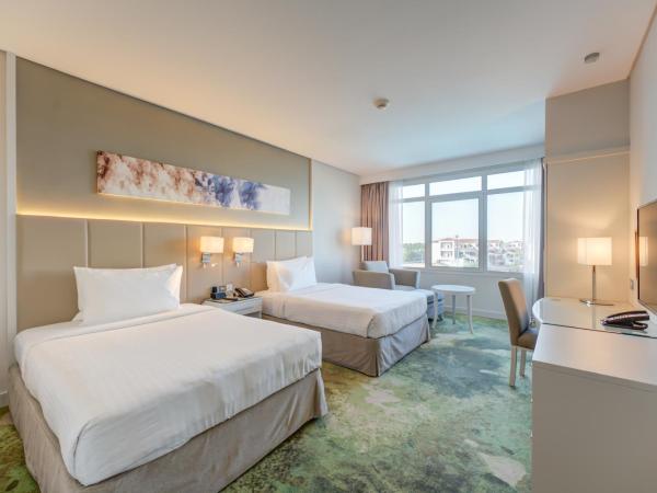 Copthorne Lakeview Hotel Dubai, Green Community : photo 2 de la chambre chambre lits jumeaux deluxe - vue sur lac