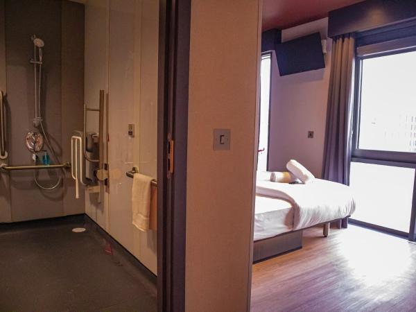 easyHotel Dublin : photo 6 de la chambre chambre double - accessible aux personnes à mobilité réduite 