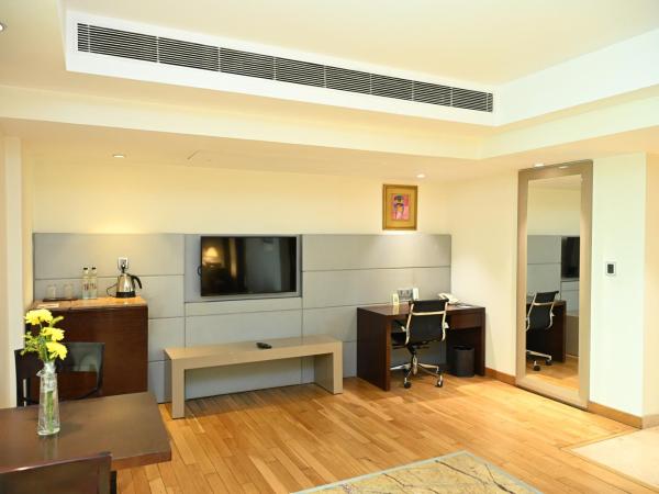 The LaLiT New Delhi : photo 2 de la chambre business suite - 10% discount on food & soft beverages, laundry & spa