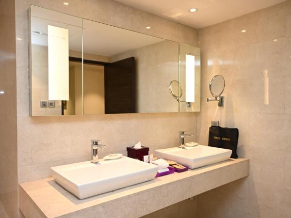The LaLiT New Delhi : photo 6 de la chambre luxury suite - 10% discount on food & soft beverages, laundry & spa