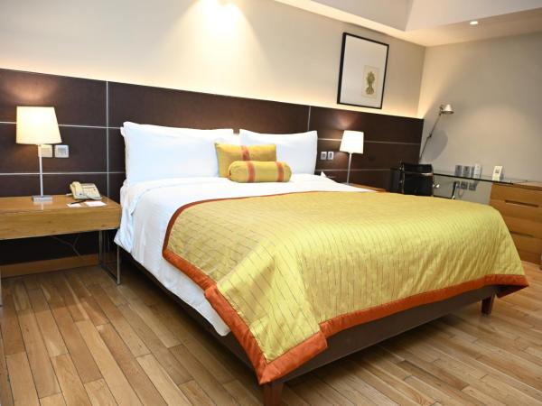 The LaLiT New Delhi : photo 3 de la chambre deluxe king room - 10% discount on food & soft beverages, laundry & spa