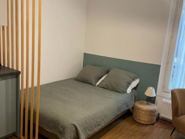 Studio Paris tour Eiffel : photo 5 de la chambre chambre double - vue sur jardin