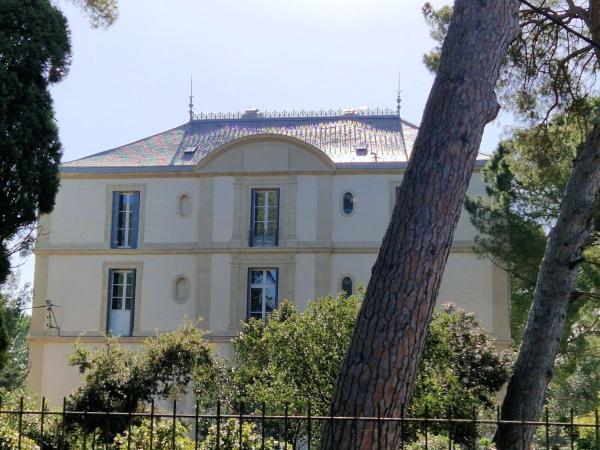 Château de Bayssan : photo 1 de la chambre appartement - vue sur jardin