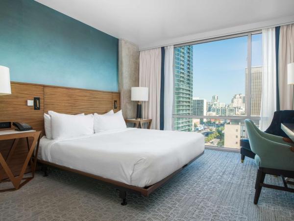 Carte Hotel San Diego Downtown, Curio Collection By Hilton : photo 10 de la chambre king room - high floor/mobility accessible