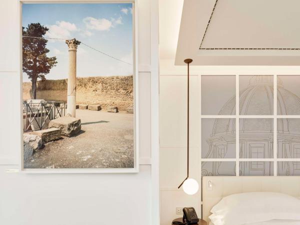 The Britannique Hotel Naples, Curio Collection By Hilton : photo 3 de la chambre chambre lits jumeaux supérieure