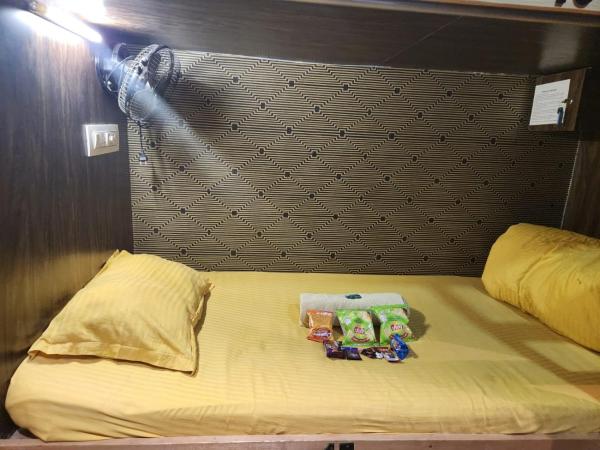 Sinhassan dormitory hostel Juhu : photo 3 de la chambre dortoir mixte de 10 lits